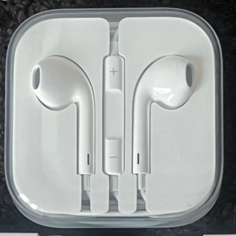 Apple White Wired EarPods with Case